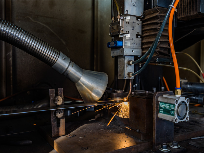 該如何選擇高質(zhì)量的數(shù)控鋸床？